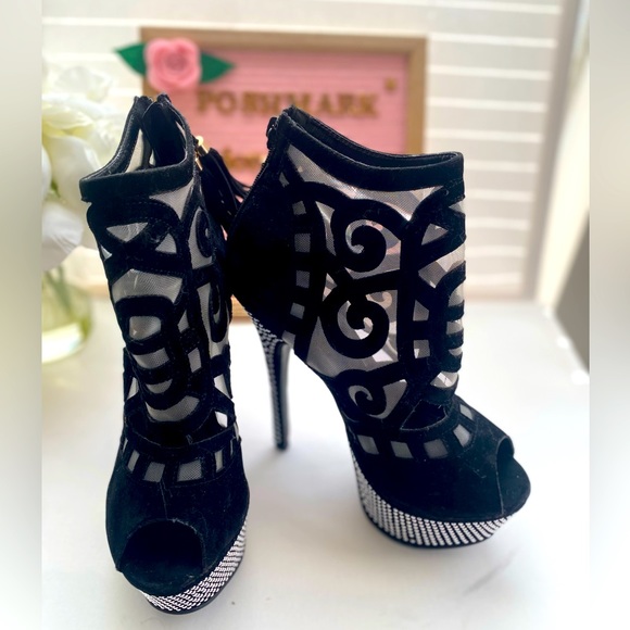 Black Open Toe High Heeled Boots. Once only once. - Picture 4 of 9